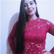 Profesora de matemática imparte clase a estudiantes de todas las edades